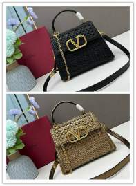 Picture of Valentino Handbags _SKUfw135549893fw